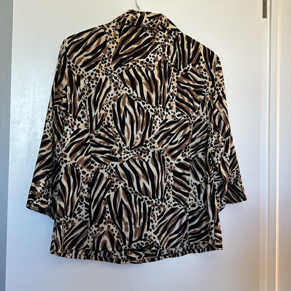 Animal Print 3/4 length Blouse - Picture 5 of 6